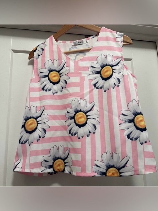 Zara Tops - 🌼🩷 Pink and White Stripe with Daisies ZARA V-Neck Top - Size XL